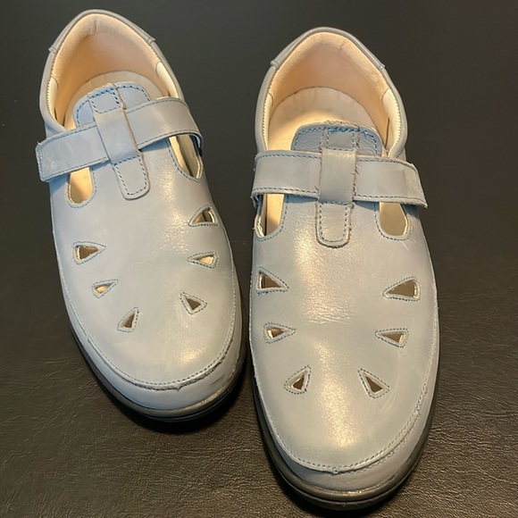 Propét Women's Ladybug T-Strap Walking Shoe Mary Jane Flat - Picture 1 of 10
